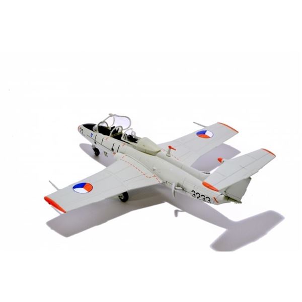 Model L-29 Delfín No. 3233 CAF 1:72