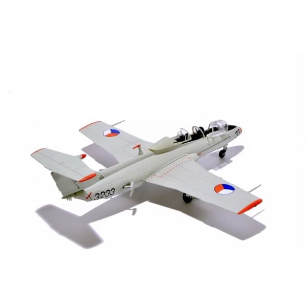 Model L-29 Delfín No. 3233 CAF 1:72