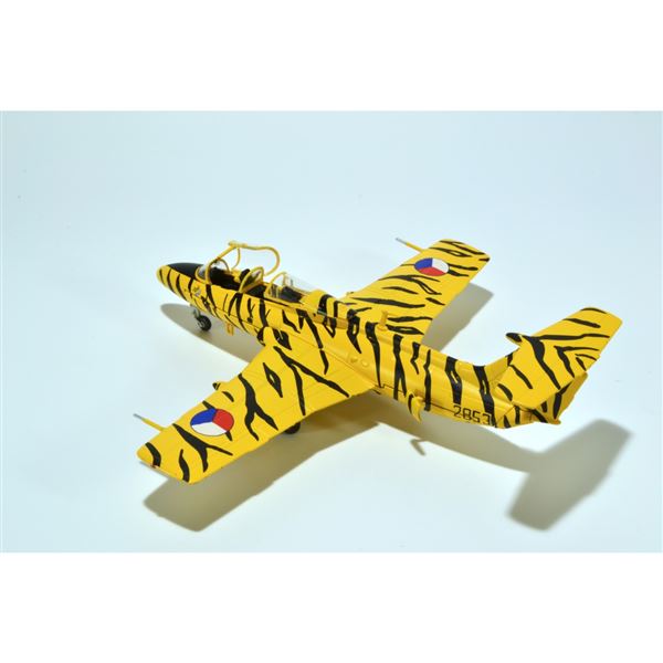 Model L-29 Delfin No. 2853 "Tiger" CAF 1:72