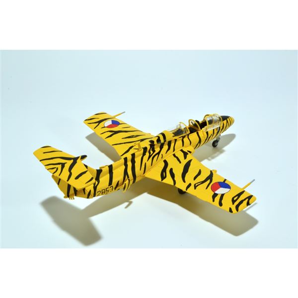 Model L-29 Delfin No. 2853 "Tiger" CAF 1:72