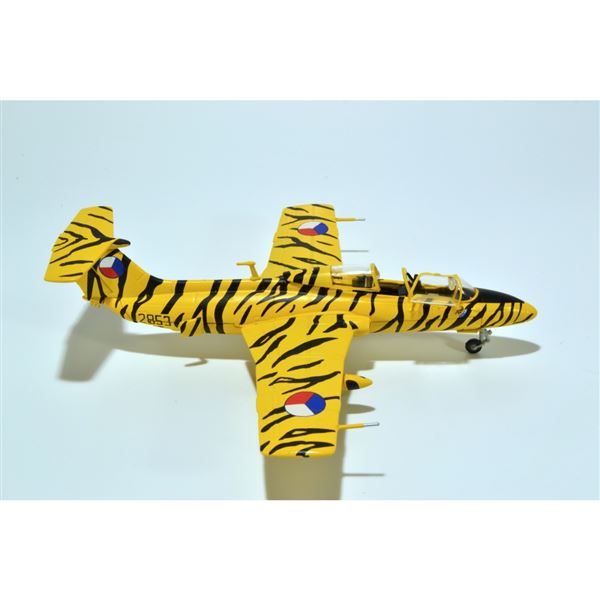 Model L-29 Delfin No. 2853 "Tiger" CAF 1:72