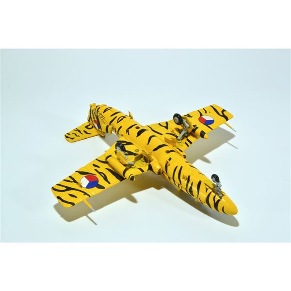 Model L-29 Delfin No. 2853 "Tiger" CAF 1:72