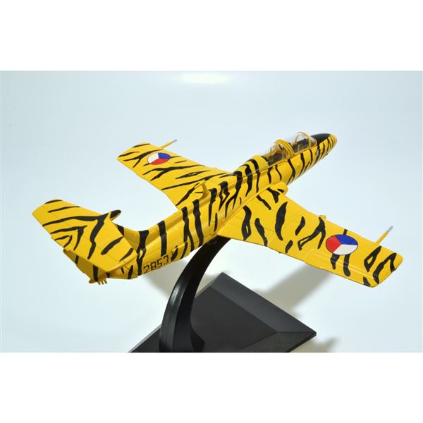 Model L-29 Delfin No. 2853 "Tiger" CAF 1:72