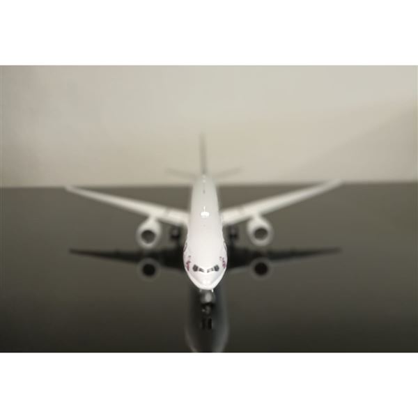 Model B777 Qatar "25 Years Of Excellence" 1:400