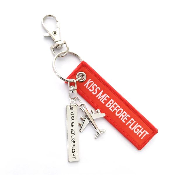 Klíčenka KISS ME BEFORE FLIGHT malá červená