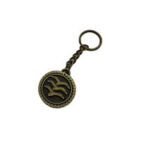 Kovový přívěšek s motivem plachkařské "C"