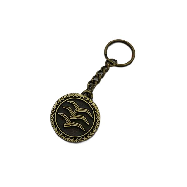 Kovový přívěšek s motivem plachkařské "C"